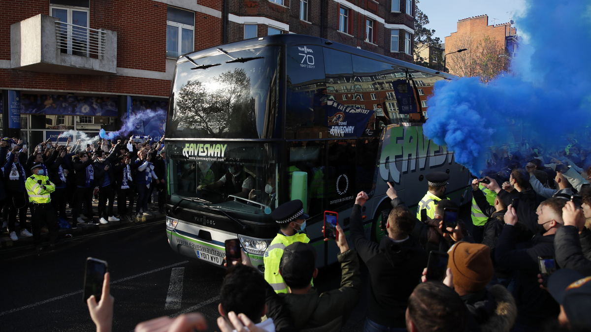 В Днепре после матча Украина - Ирландия пустят дополнительные автобусы для болельщиков