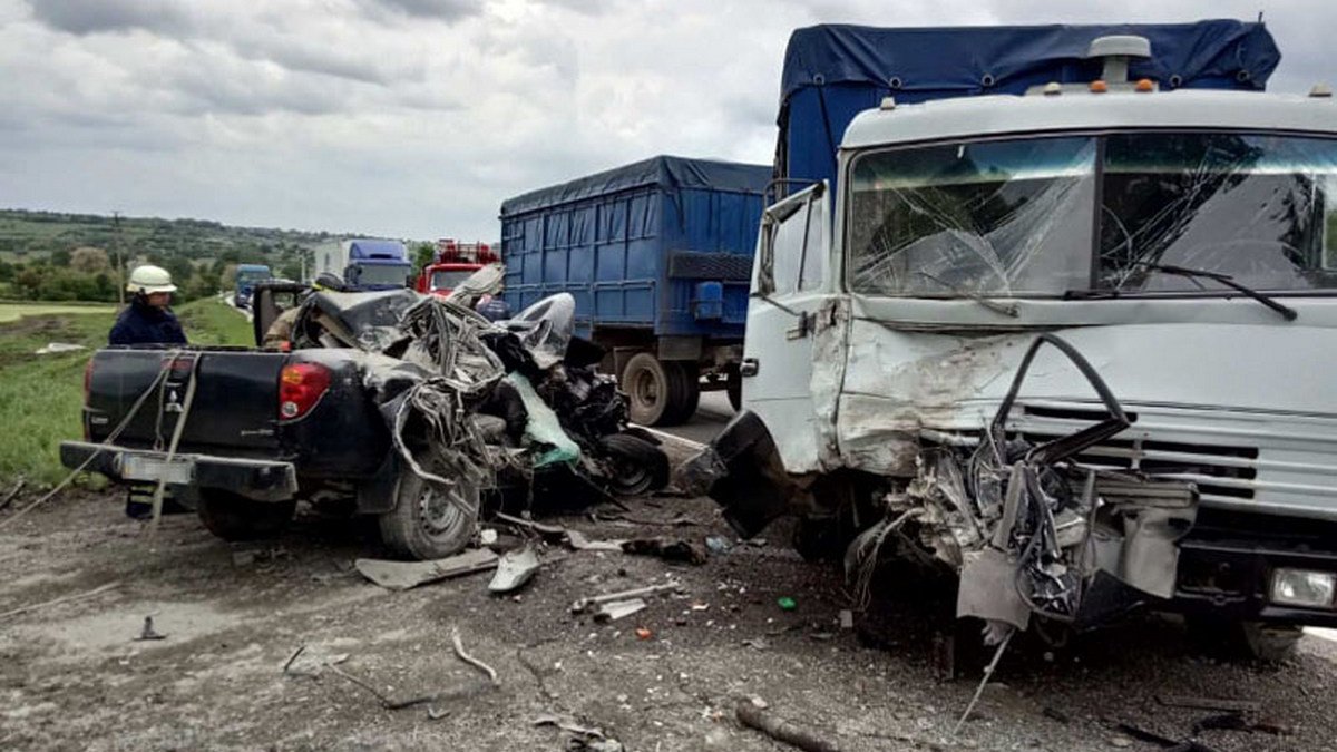 На трассе Знаменка-Изварино столкнулись Mitsubishi и КАМАЗ: водитель погиб