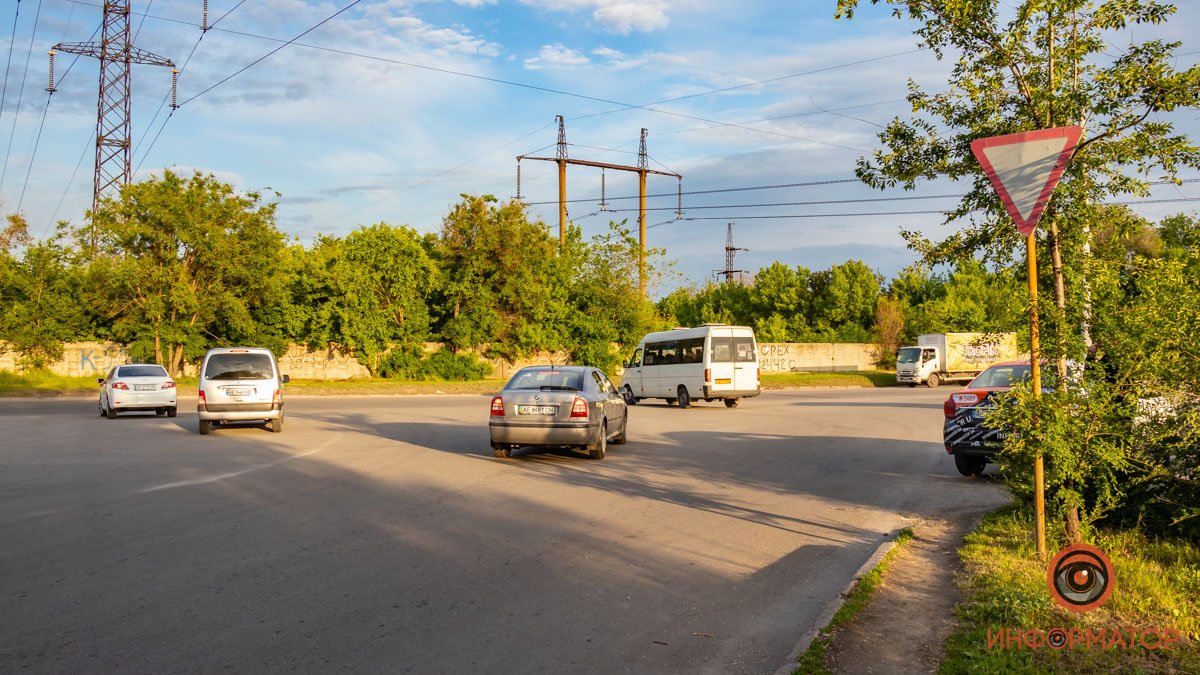 В Днепре просят установить светофор на проблемном перекрестке возле Мирного