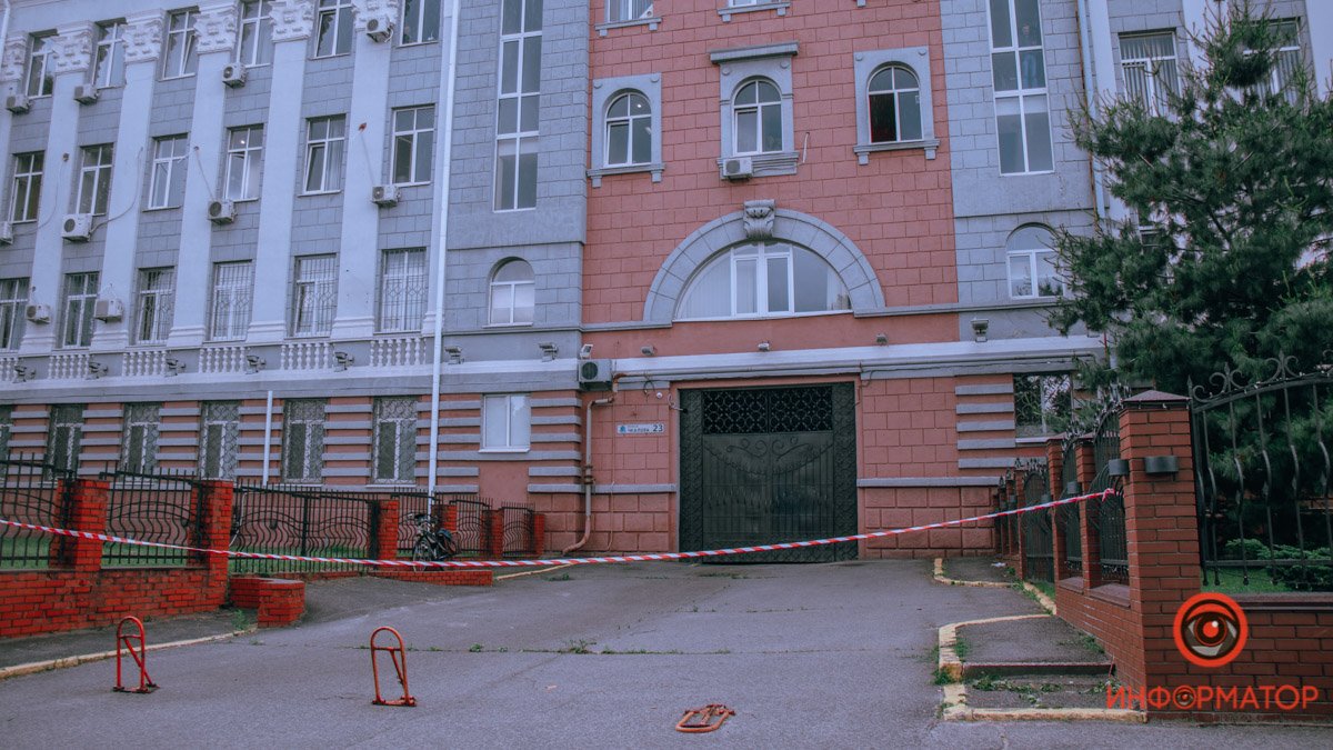 В Днепре оцепили здание СБУ: что произошло