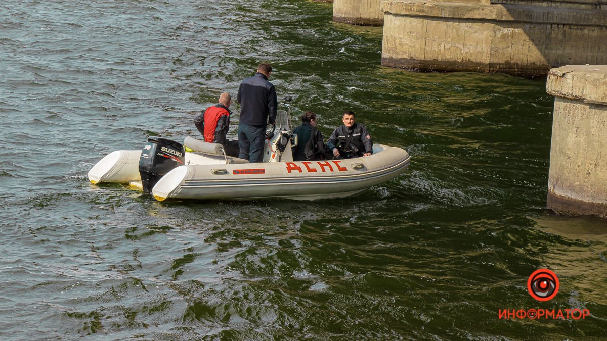 В Днепропетровской области из воды достали тело мужчины