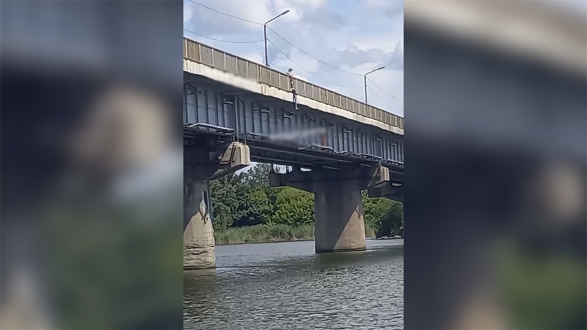 В Днепре девушка спрыгнула с Самарского моста: видео момента