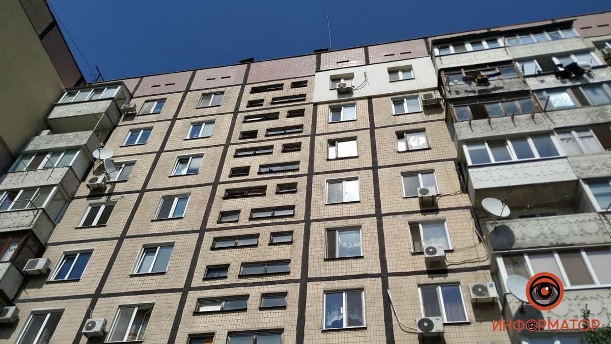 В Днепре в переулке Крушельницкой 35-летний мужчина выпал с шестого этажа