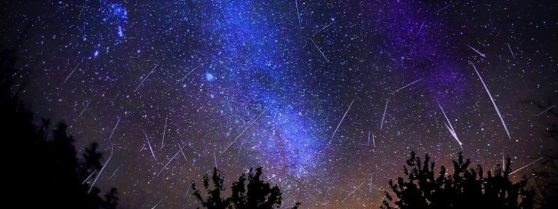 В ночь с 3 на 4 января в небе будут проноситься по 100 метеоритов в час