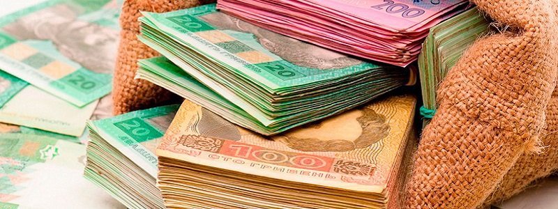 С 4 января украинцы не смогут заплатить наличными более 50 тысяч гривен