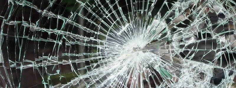 В Новокодацком районе неизвестные напали на авто коммунальщиков (ФОТО)