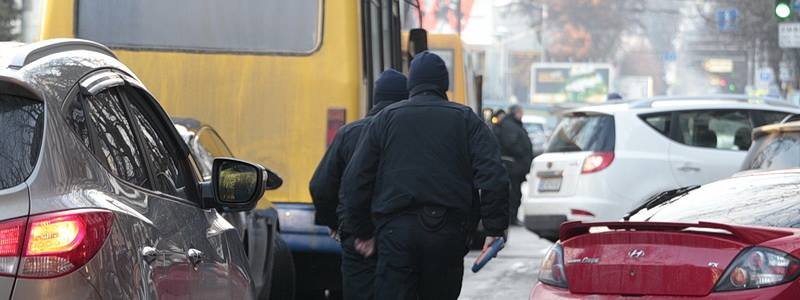На Яворницкого столкнулись маршрутка и Daewoo: большая пробка в центре города (ФОТО, ВИДЕО)