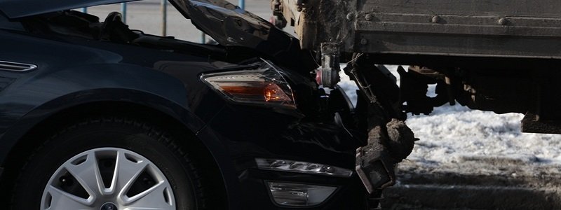 На Слобожанском столкнулись 3 автомобиля: образовалась пробка (ФОТО)