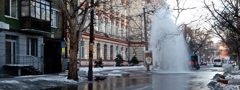 Пожар, фонтан и потоп на улице Московской: новые подробности (ФОТО, ВИДЕО)