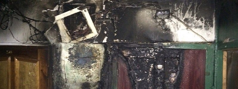 В Днепре в многоквартирном доме горели щитовые на пяти этажах (ФОТО)