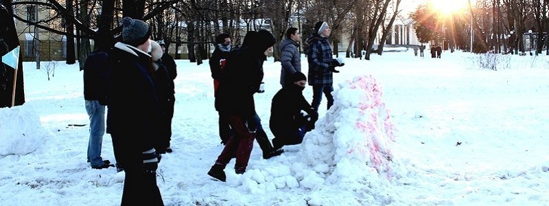 Жители Днепра сражались в снежной битве (ФОТО, ВИДЕО)