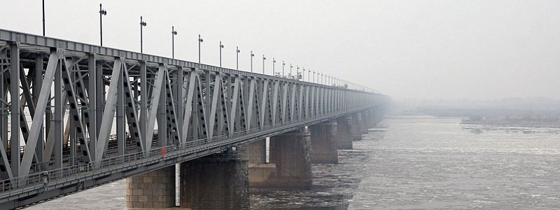 В Днепре мужчина отметил День Соборности прыжком в реку с моста (ОБНОВЛЕНО)
