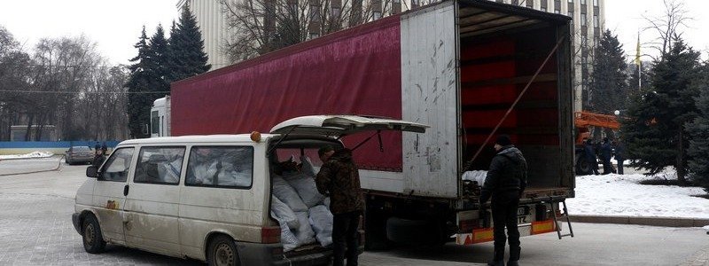 Днепр отправил первую партию помощи в Авдеевку (ФОТО)