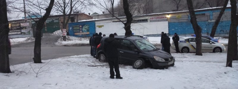 В Днепре снова погоня:  пьяный водитель Renault совершил ДТП, скрываясь от патрульных (ФОТО, ВИДЕО)