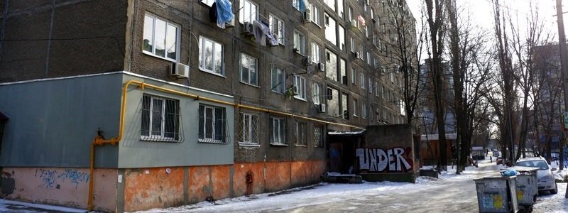 Крик о помощи: у жителей дома на Слобожанском каждый день прорывает трубы вот уже три года (ФОТО)
