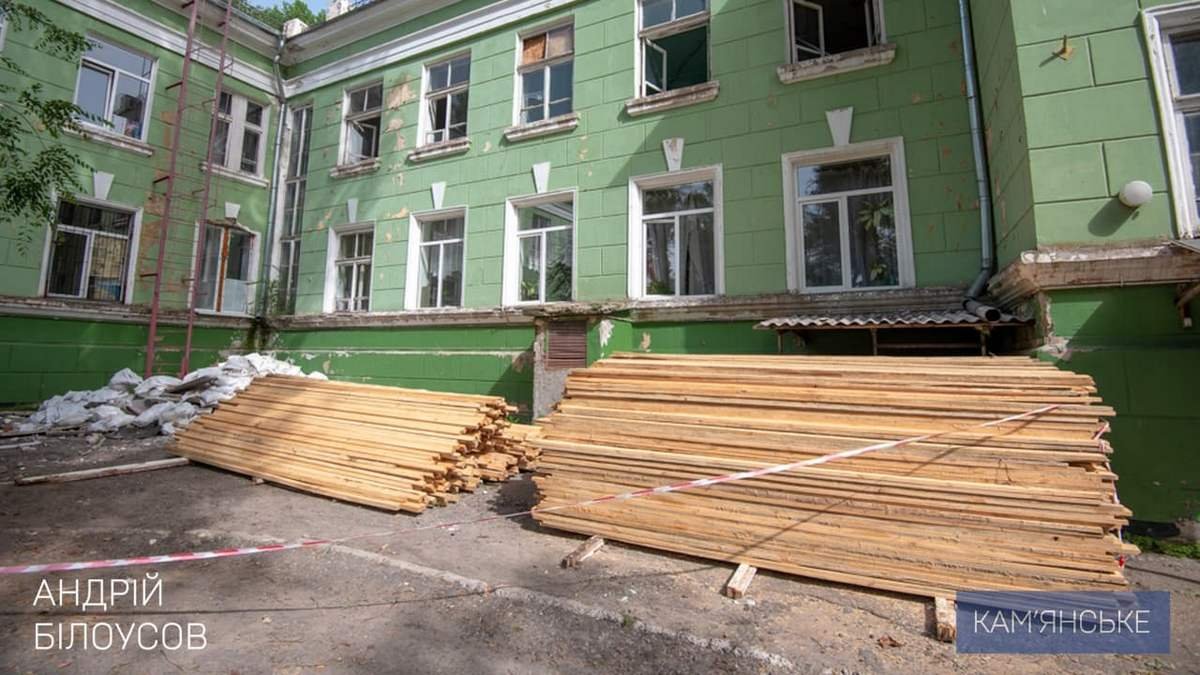 В Каменском капитально ремонтируют больницу на Соцгороде