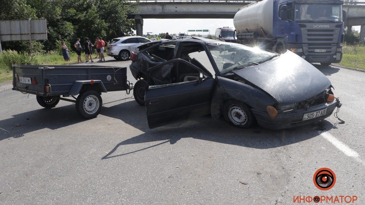 На трассе Днепр-Харьков столкнулись Lexus и Opel: пострадали трое