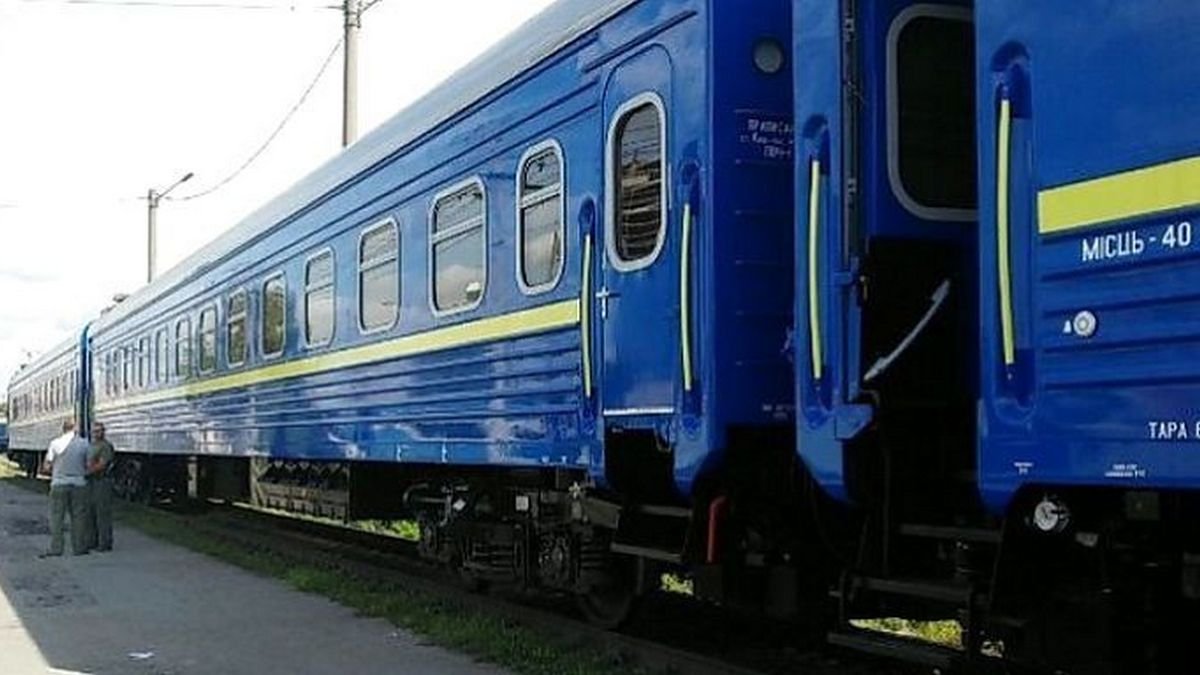 Поезд Киев-Бердянск изменил место остановки в Днепре