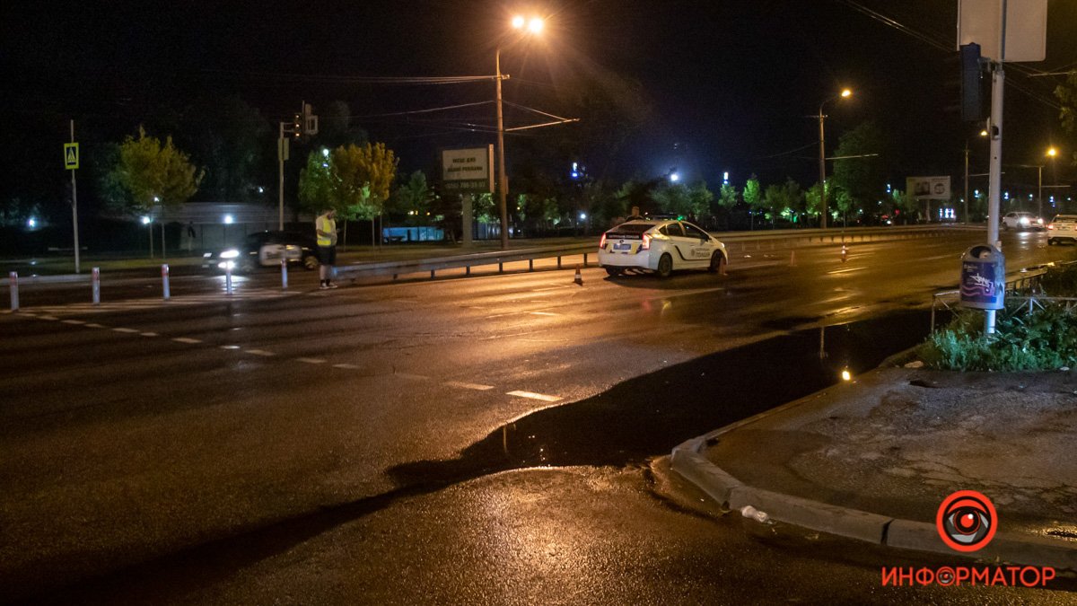 В Днепре на Набережной Победы Audi сбил мужчину и скрылся
