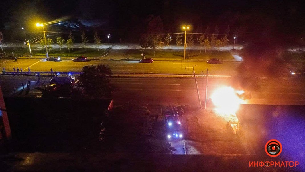 В Днепре на Набережной Победы BMW столкнулся с Toyota и загорелся: погибла девушка, 6 пострадавших