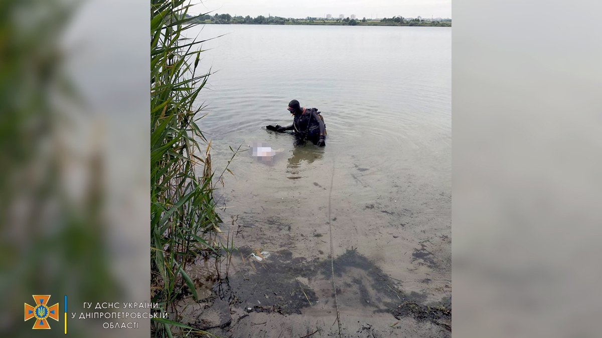 В Днепропетровской области из озера достали тело женщины