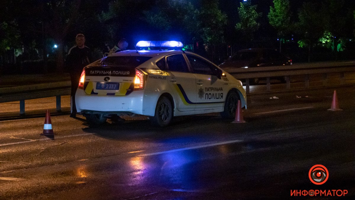 В Днепре на Набережной Победы Audi сбил мужчину и скрылся: розыск свидетелей ДТП
