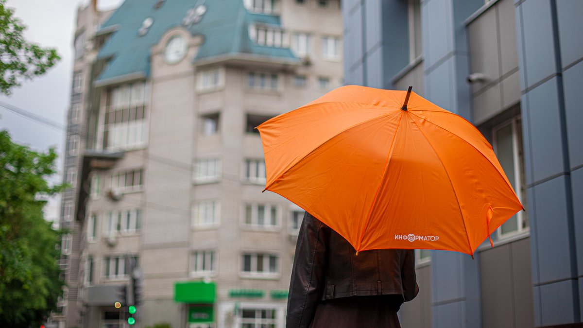 Не забудьте зонтики: жителей Днепра и области предупредили о грозе и усилении ветра