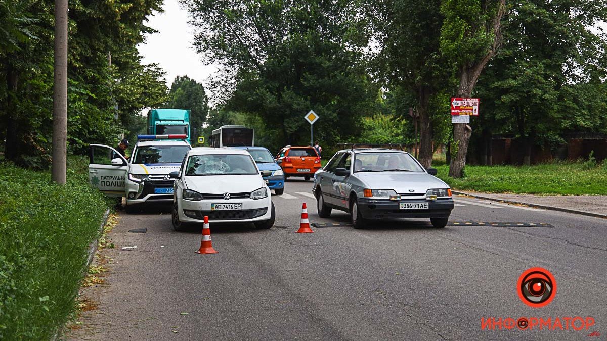 В Днепре на Надежды Алексеенко Volkswagen сбил мужчину на переходе
