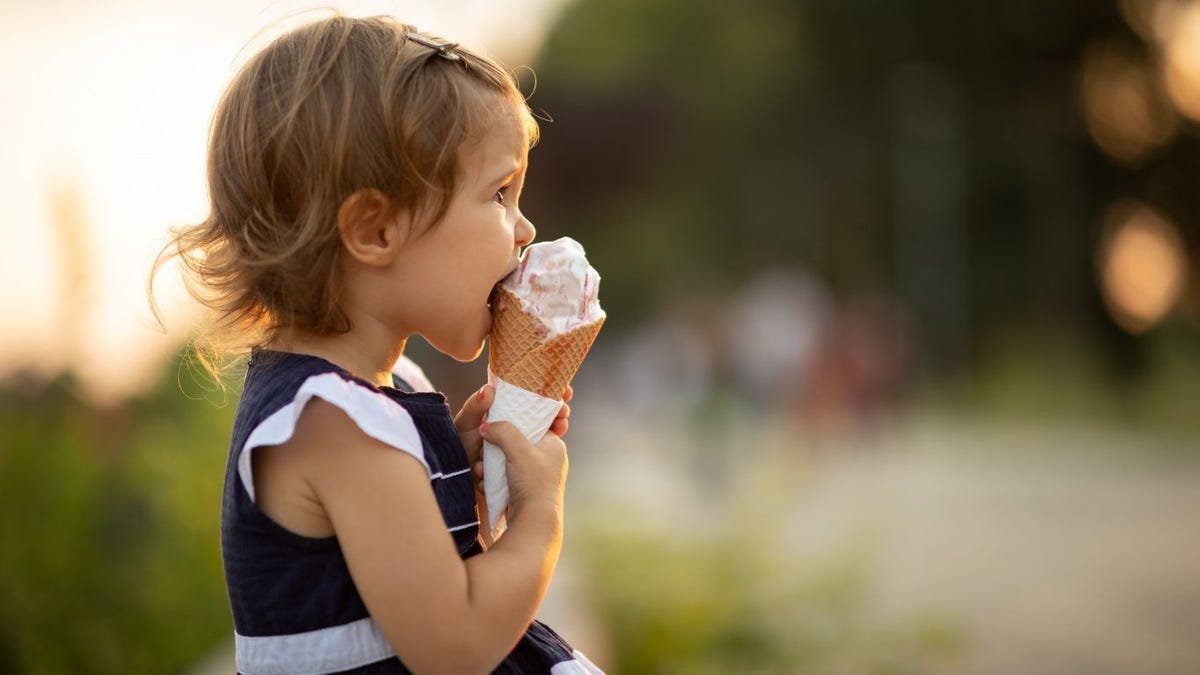 В Днепре продают энергетическое мороженое: чем оно может быть опасно для детей