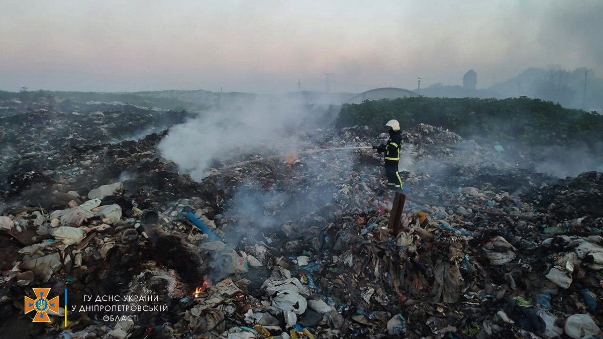 В Днепропетровской области горел полигон твердых бытовых отходов