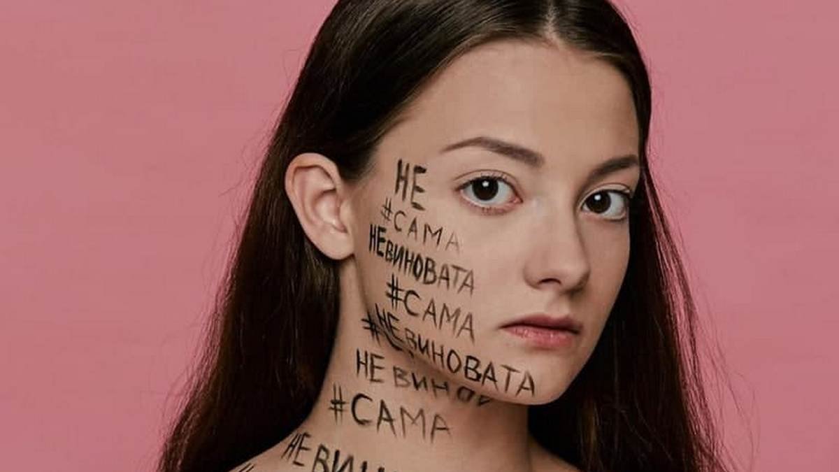 Блогеры-миллионники поддержали девушку из Кривого Рога, которую изнасиловал учитель на выпускном