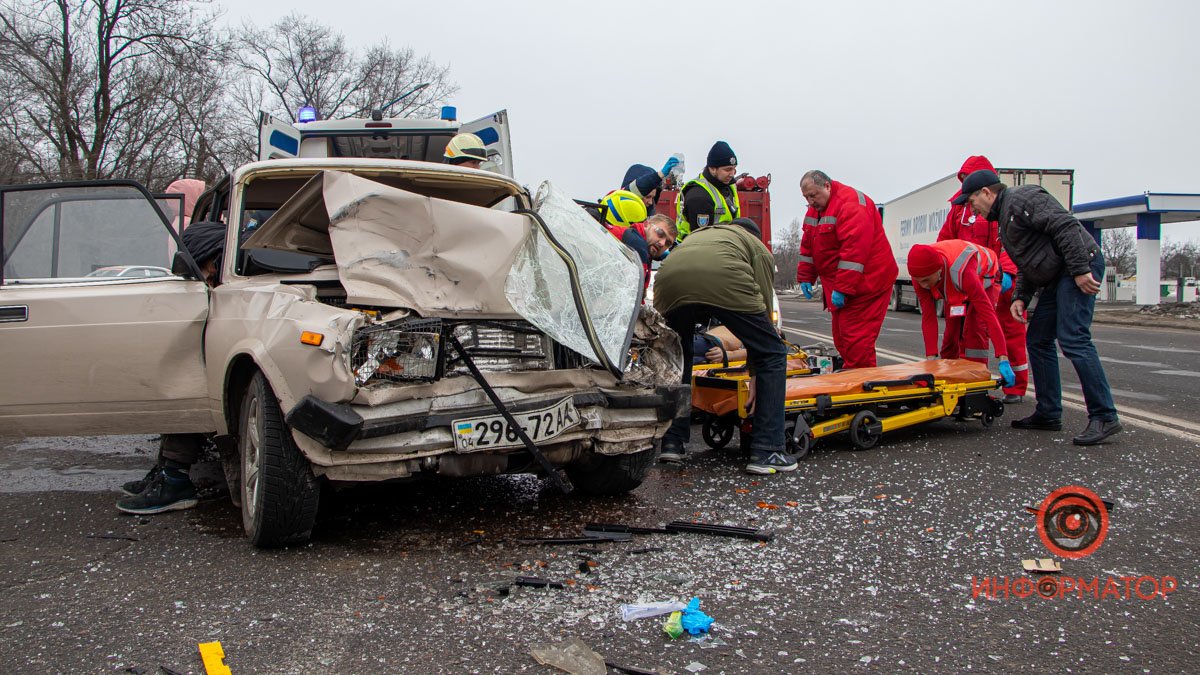 В Днепре на Криворожском шоссе нетрезвый водитель ВАЗ на скорости врезался в фуру и умер: приговор суда