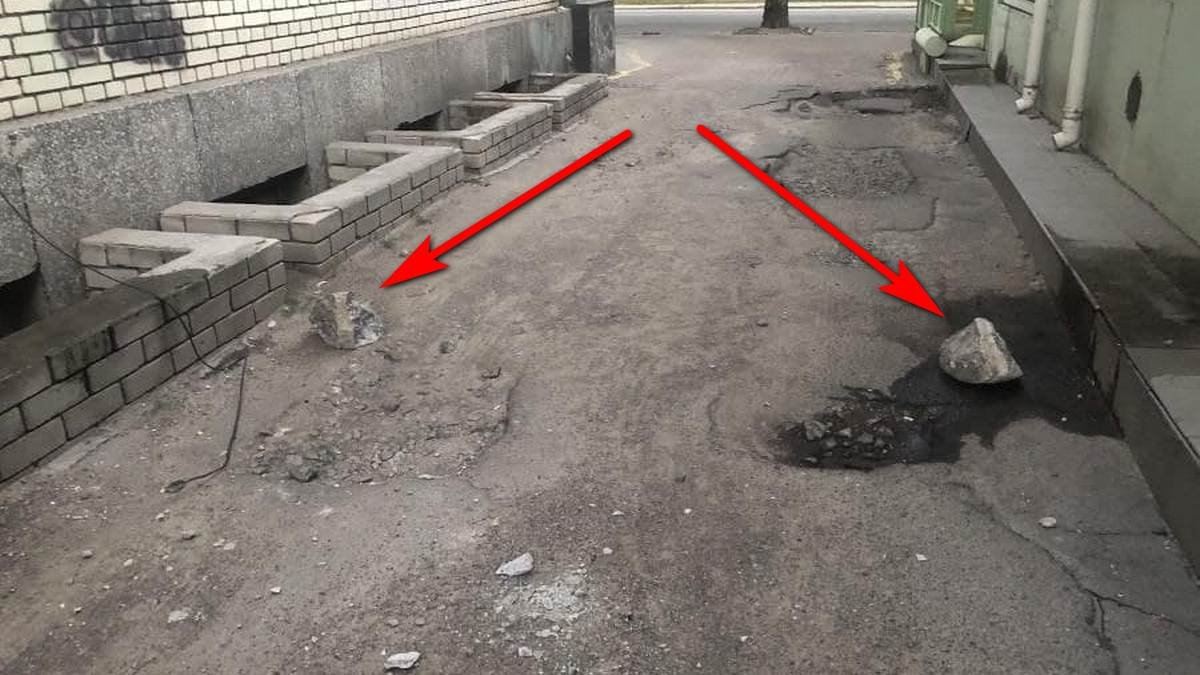 В Днепре на Яворницкого рядом с детской коляской с крыши дома упала 10-килограммовая бетонная глыба