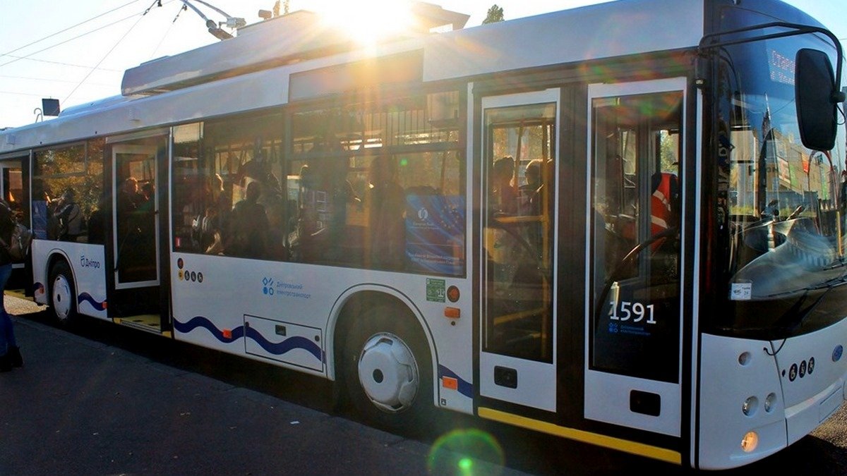 В Днепре в понедельник несколько троллейбусных маршрутов закончат работу раньше