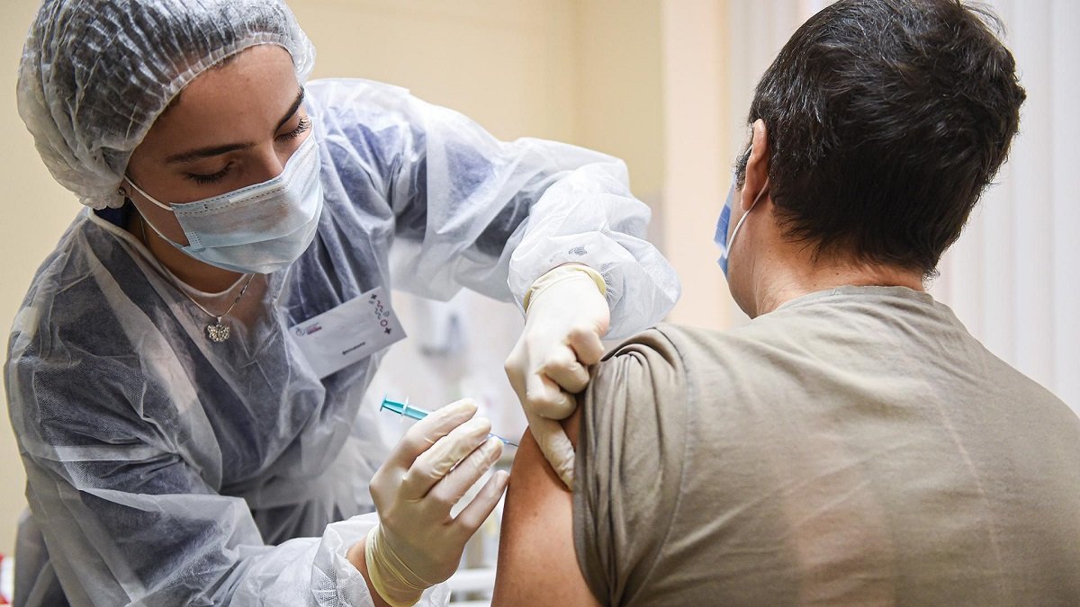 В Украине стартовал пятый этап вакцинации от COVID-19: привиться теперь могут все желающие