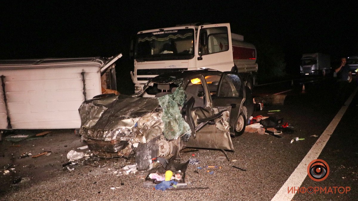 Смертельное ДТП на Запорожском шоссе с тремя автомобилями и бензовозом: погиб мужчина, пострадали двое детей и трое взрослых
