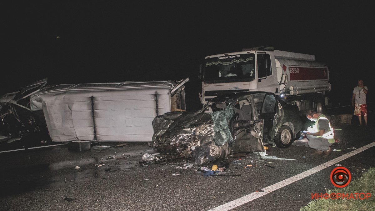 В аварии на Запорожском шоссе погиб мужчина и пострадало пятеро человек: фото и видео с места смертельного ДТП