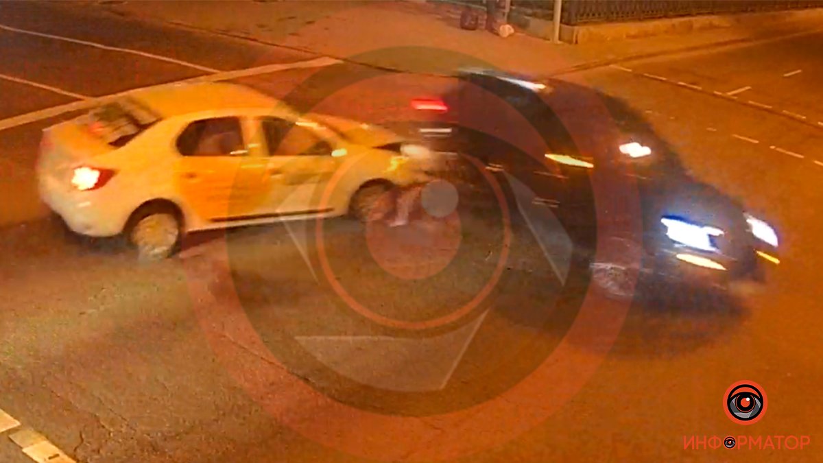 Видео момента ДТП: в Днепре на Яворницкого столкнулись Porsche и Renault службы такси Uklon