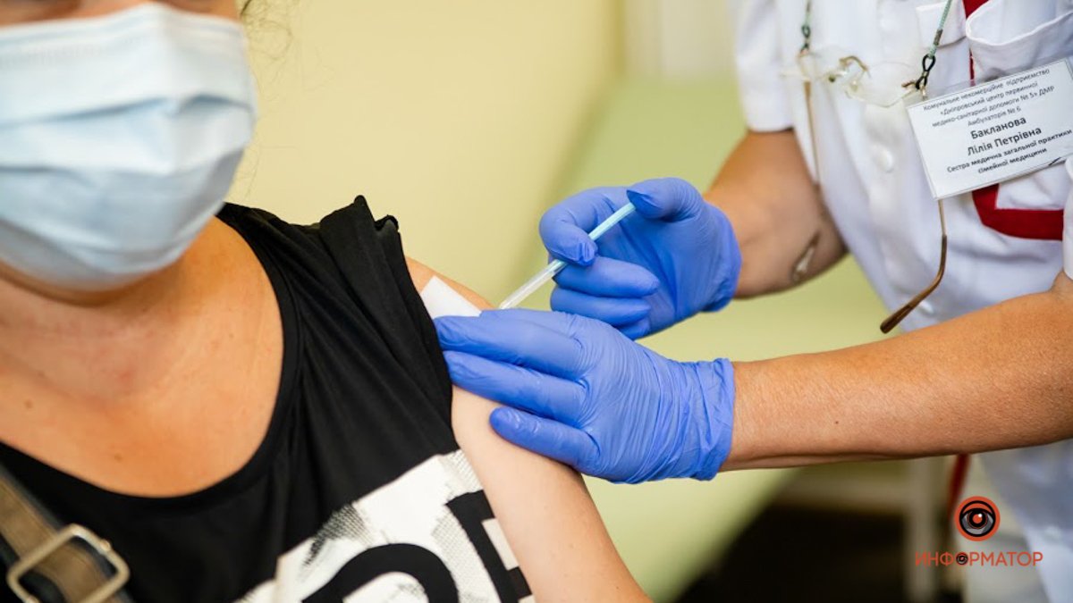 В днепровских центрах массовой вакцинации уже сделали более 68 тысяч COVID-прививок