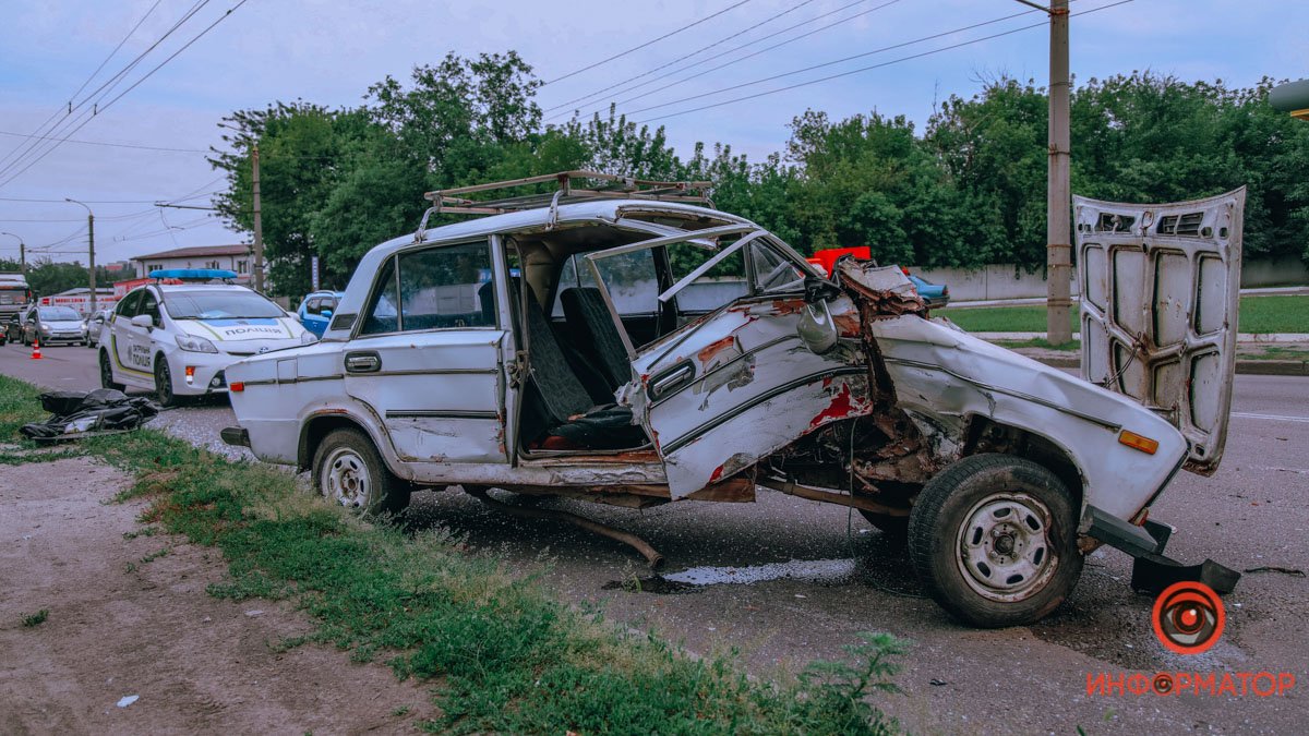 В Днепре на Гальченко столкнулись Nissan и ВАЗ: проезд затруднен