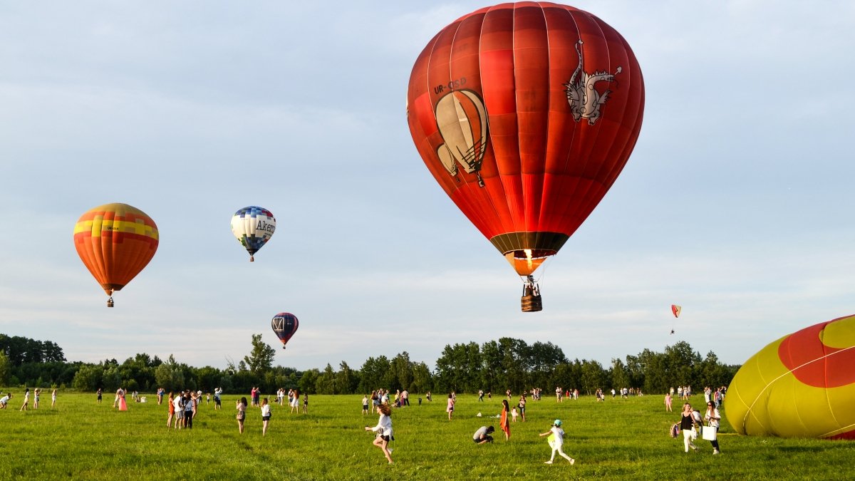 Возле Днепра на фестивале воздушных шаров Dnipro Open Sky приготовят 750 литров холодного борща