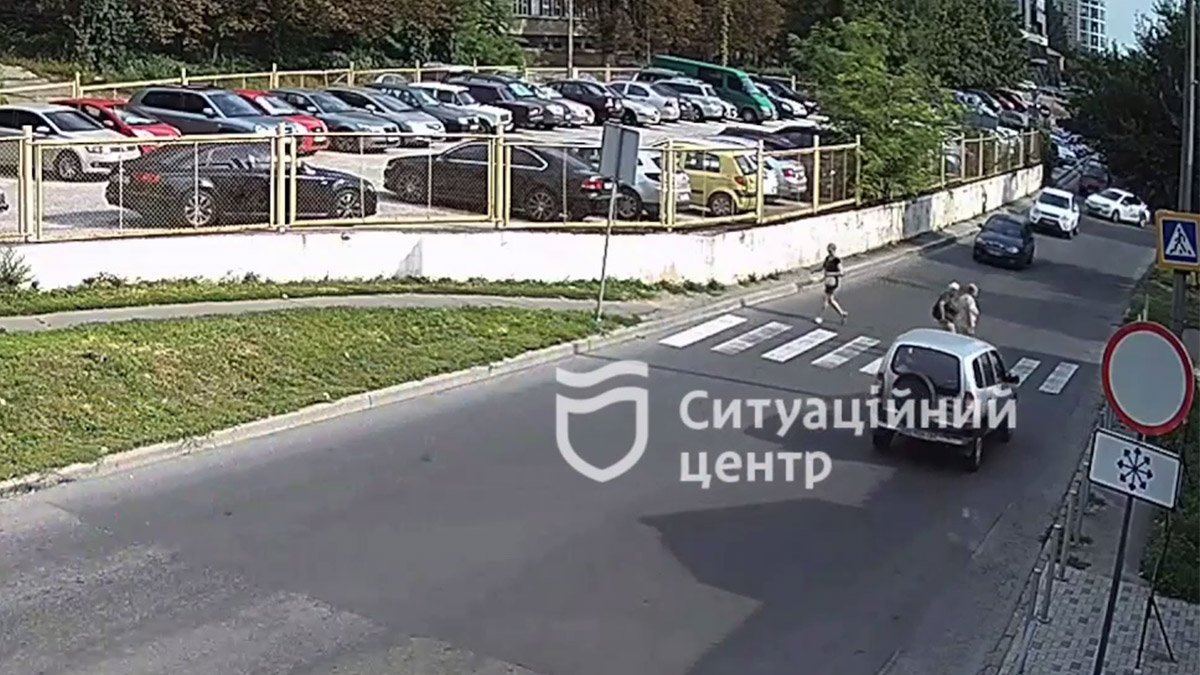 В Днепре на Симферопольской Chevrolet сбил женщину на переходе: видео момента
