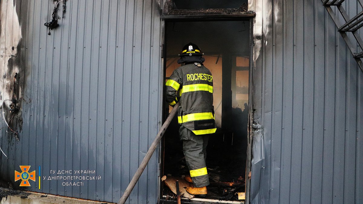 В Днепре на Шолохова горели 2 металлических здания
