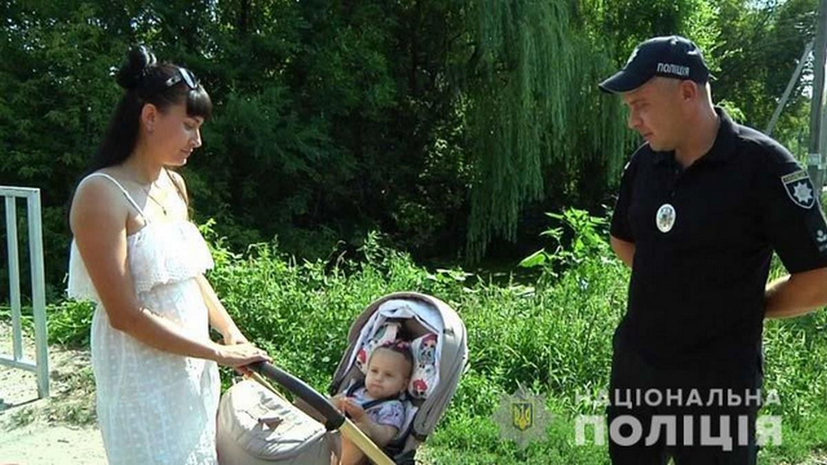 В Днепре полицейский спас женщину с коляской, которая провалилась в Гнилокиш: комментарии участников