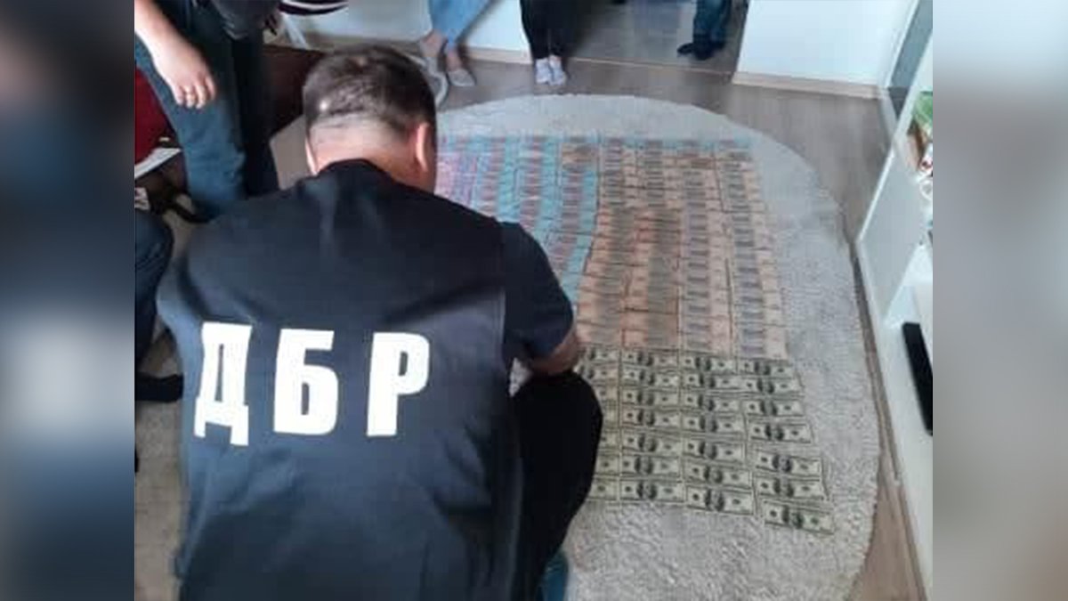 Сотрудник одной из днепровских тюрем устроил «бизнес» по продаже наркотиков заключенным