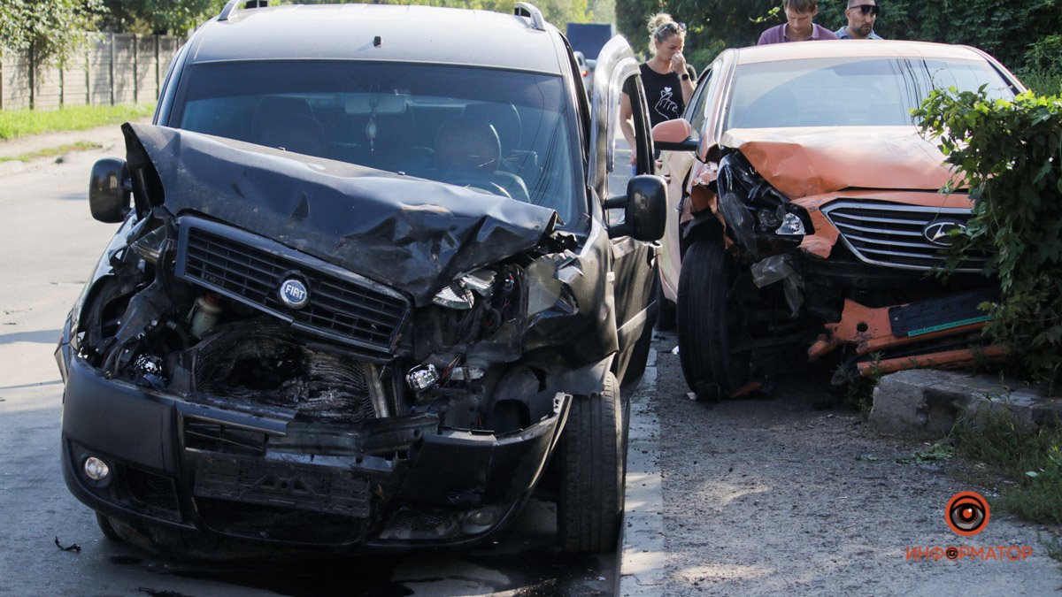 В Днепре на Отечественной столкнулись Hyundai и Fiat: пострадали двое