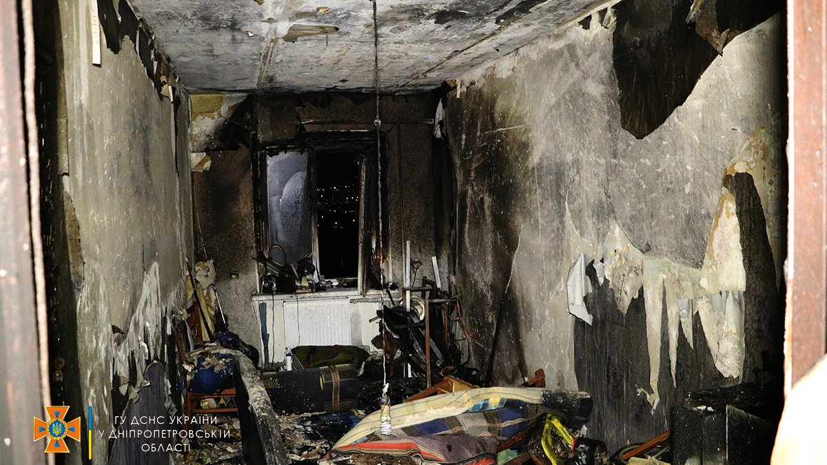 В Днепре на Володи Дубинина горела квартира: пострадал мужчина