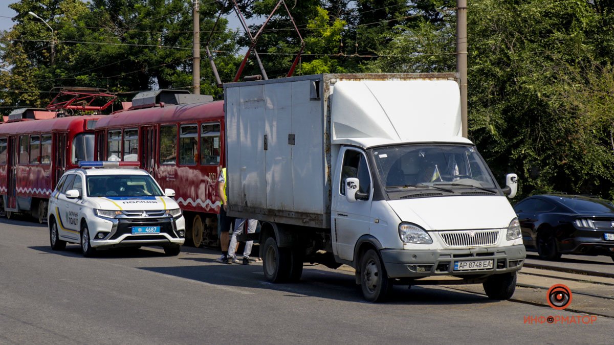 В Днепре на проспекте Богдана Хмельницкого ГАЗель сбила мужчину: пострадавшего забрала скорая