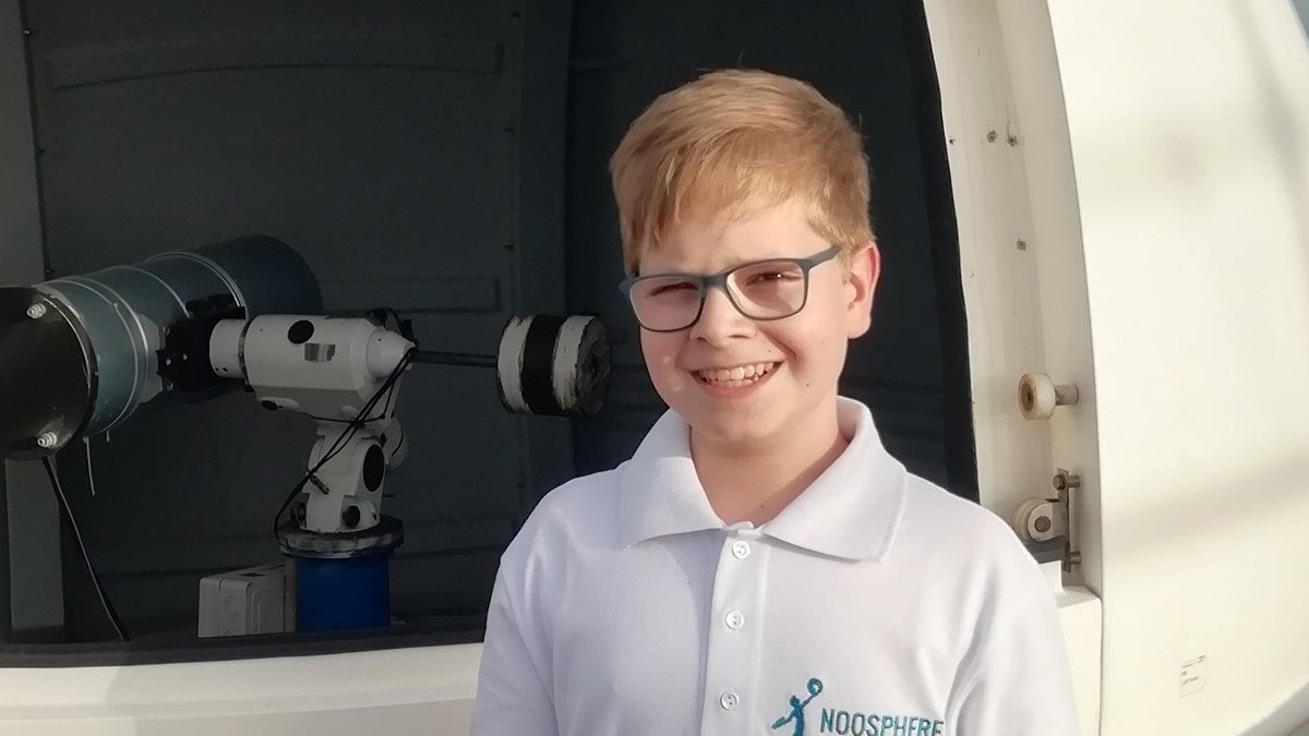 13-летний мальчик из Днепра придумал, как очистить космос от мусора