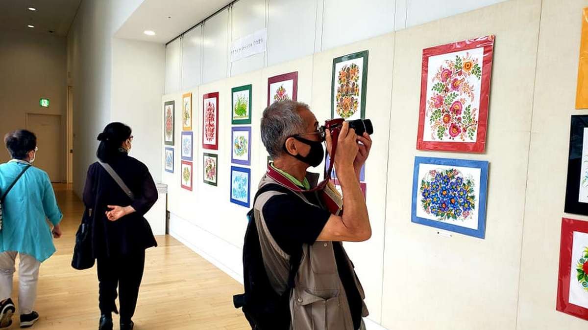 В Токио открыли выставку Петриковской росписи